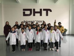 多禾作为上海市优秀高新技术企业代表带小朋友进行职业启蒙