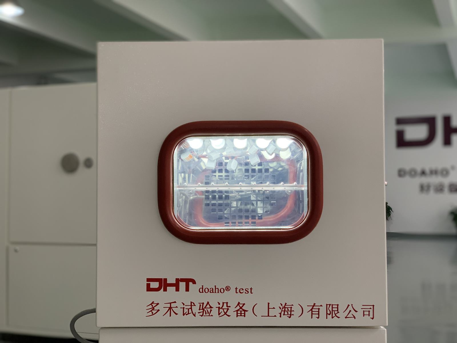 小型高低温试验箱